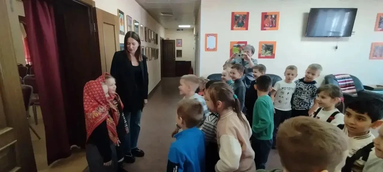 Художественная выставка «Адепты красного»
